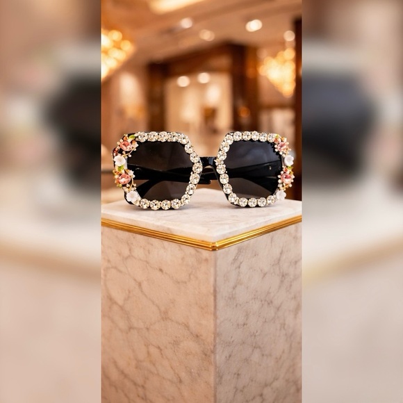 ✨ Luxury Rhinestone Floral Statement Sunglasses - Picture 2 of 5
